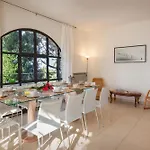 Vista With Pool Vila