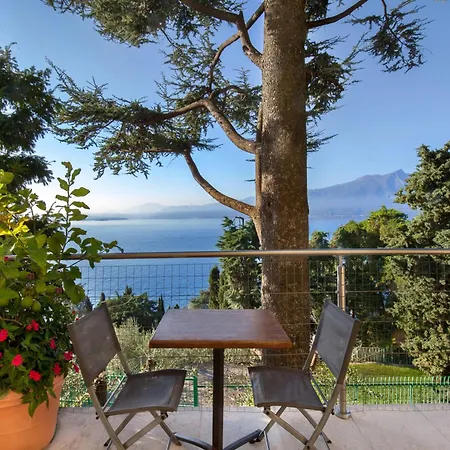 Vista With Pool Vila Torri Del Benaco