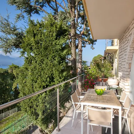 Vista With Pool
