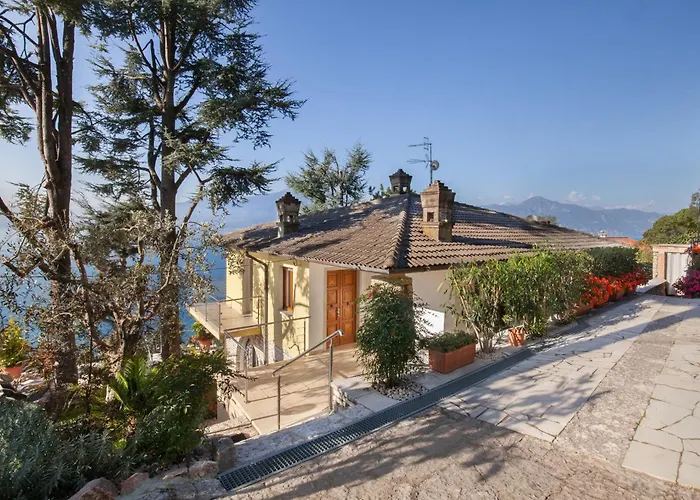 Villa Vista With Pool Torri Del Benaco